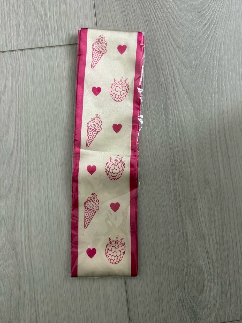 Jo Malone Raspberry Ripple Fragrance Promotional Gift Scarf - Picture 2 of 3